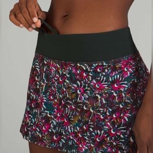 Lululemon Play Off the Pleats - Size 10 Regular - Floral Electric